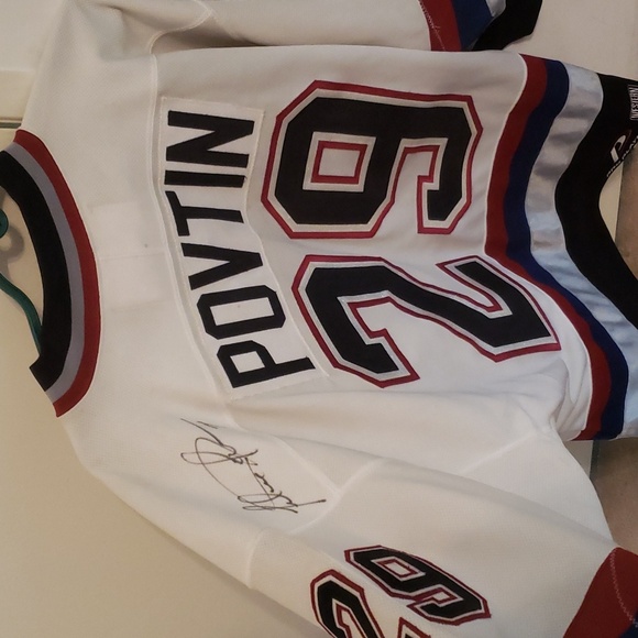 Canucks jersey - Picture 2 of 3